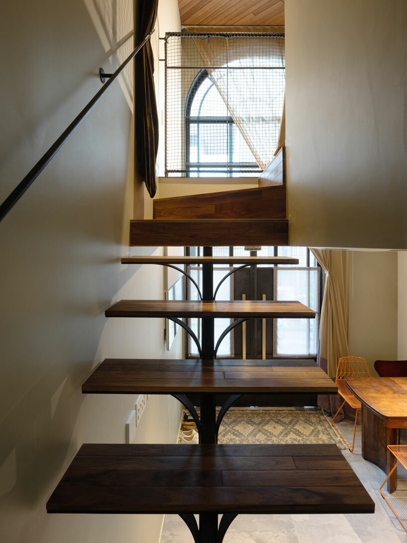 arte-1 architects designs a narrow house with a big glass door in tokyo - 6