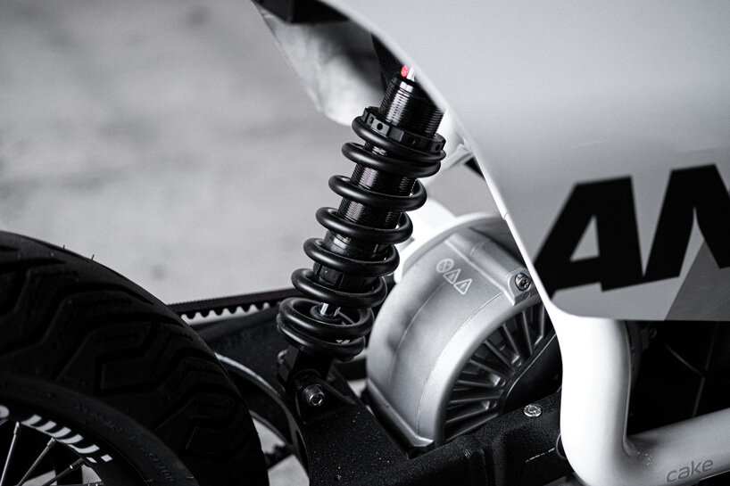 hookie electric, sci-fi inspired motorcycle 'silver ANT' is made specifically for racing