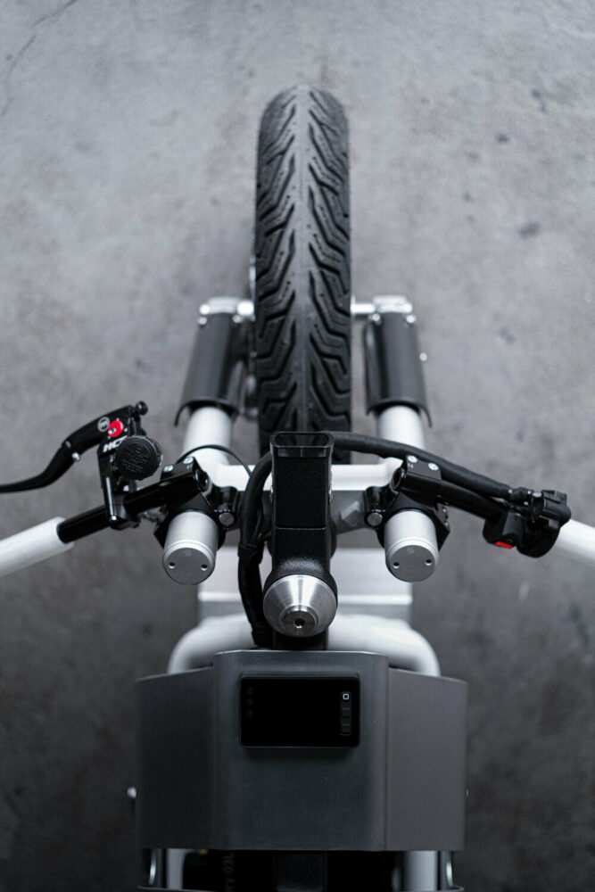 hookie’s electric, sci-fi inspired motorcycle ‘silver ANT’ is made specifically for racing