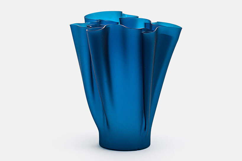 Pietro Chiesa, Cartoccio Vase (blue), c. 1938, form-molded plate glass, 31x27 cm, private collection.