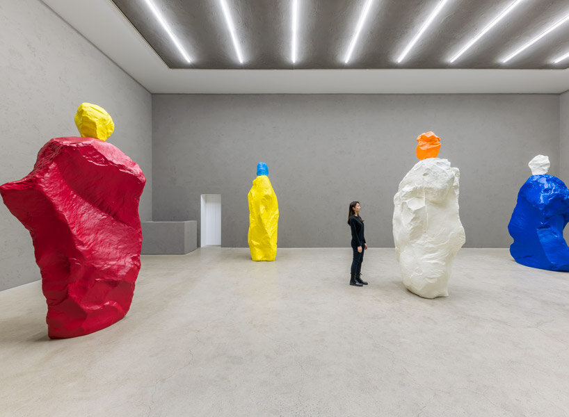 artist ugo rondinone measures faith in ‘nuns and monks by the sea’ at kukje gallery