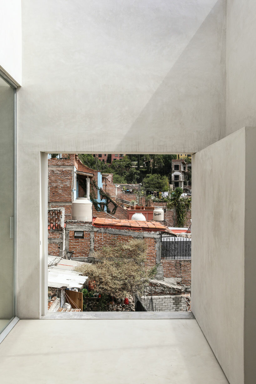 associates architecture shapes introverted house and gallery for designers in mexico - 3
