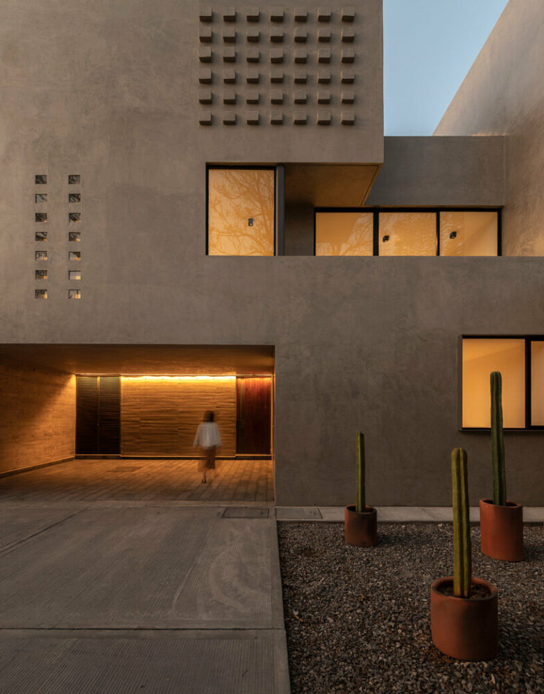 patios and perforations puncture espacio 18's 'pensamientos residencial' houses in mexico