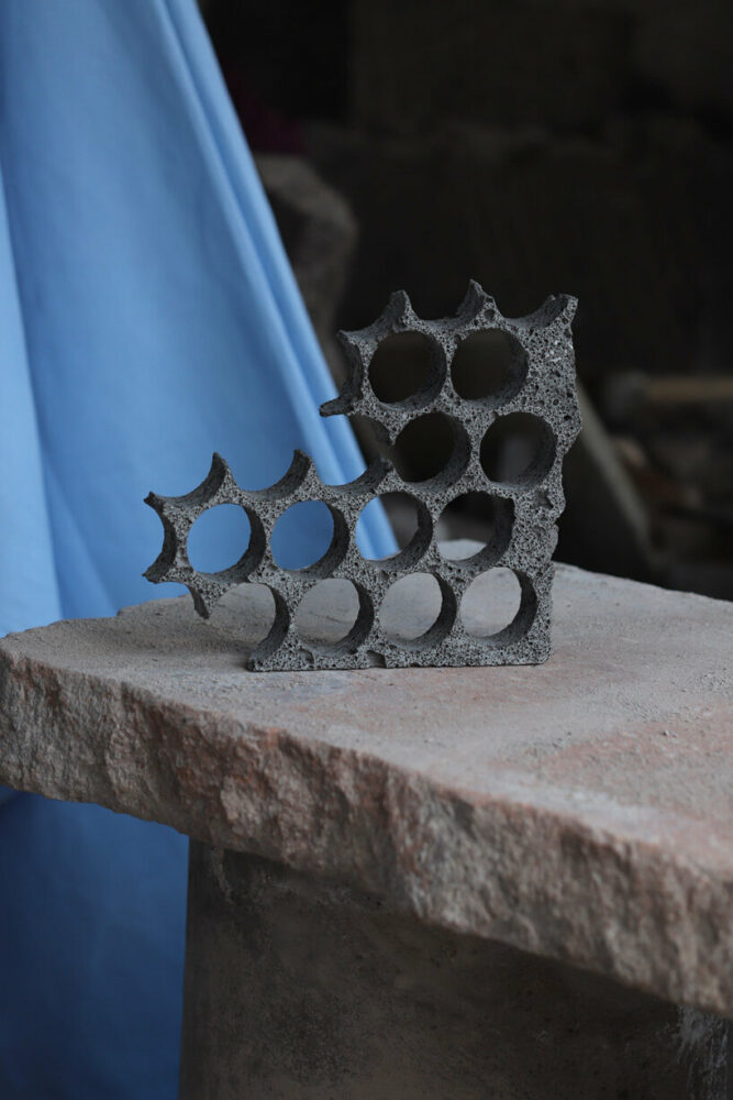 exploring the relationship between geometry and roughness of rocks