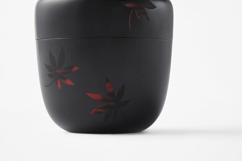 the tea maker expresses the four seasons by carving out the base