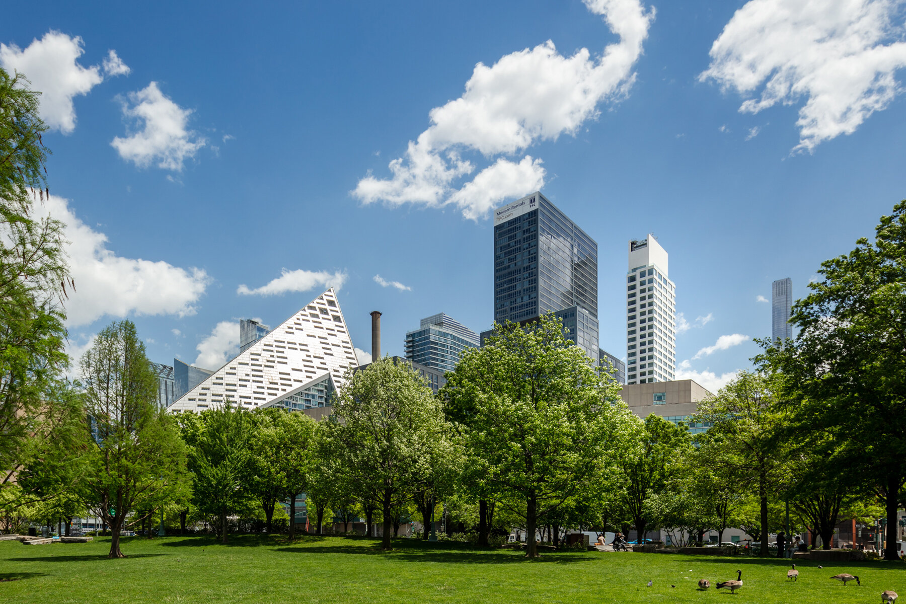 alvaro-siza-611-W56-street-new-york-designboom-06a