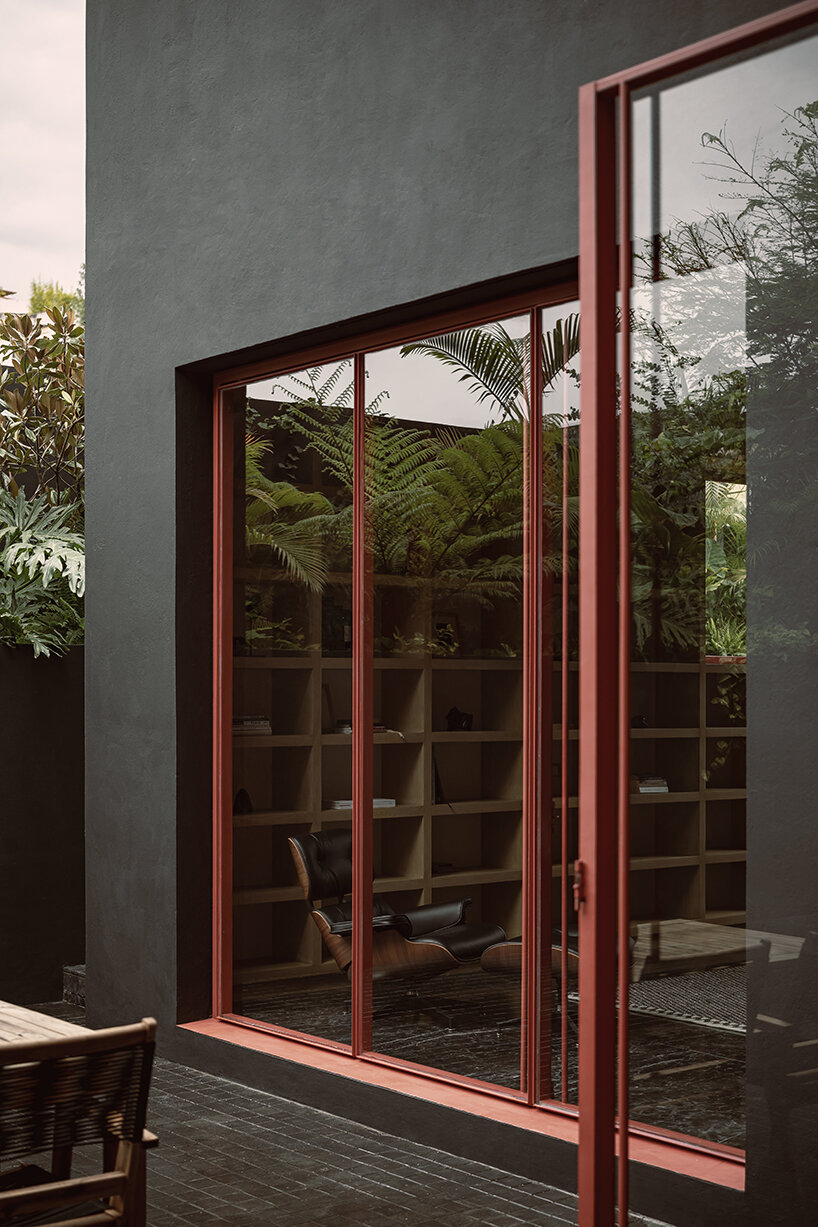 step inside lopez gonzalez studio’s dark-toned residence in xalapa, mexico - 2