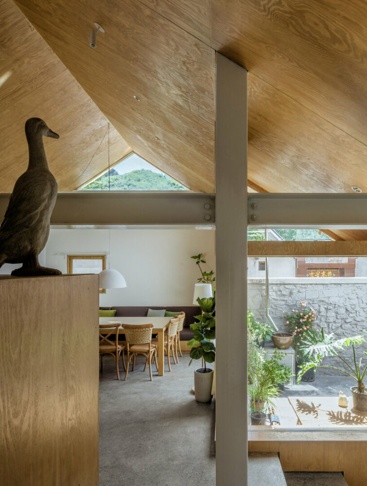 exposed steel structure | image © Yumeng Zhu 