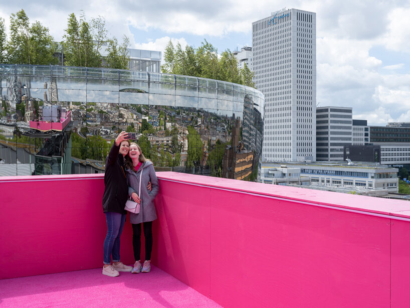 image © Ossip Van Duivenbode