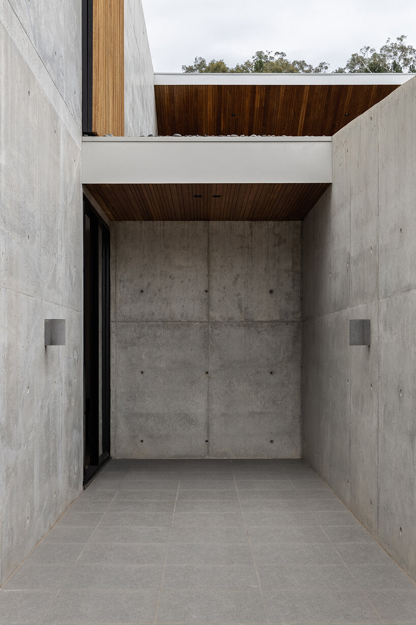 this house by tecture is a composition of concrete ‘blades’ in australia - 2