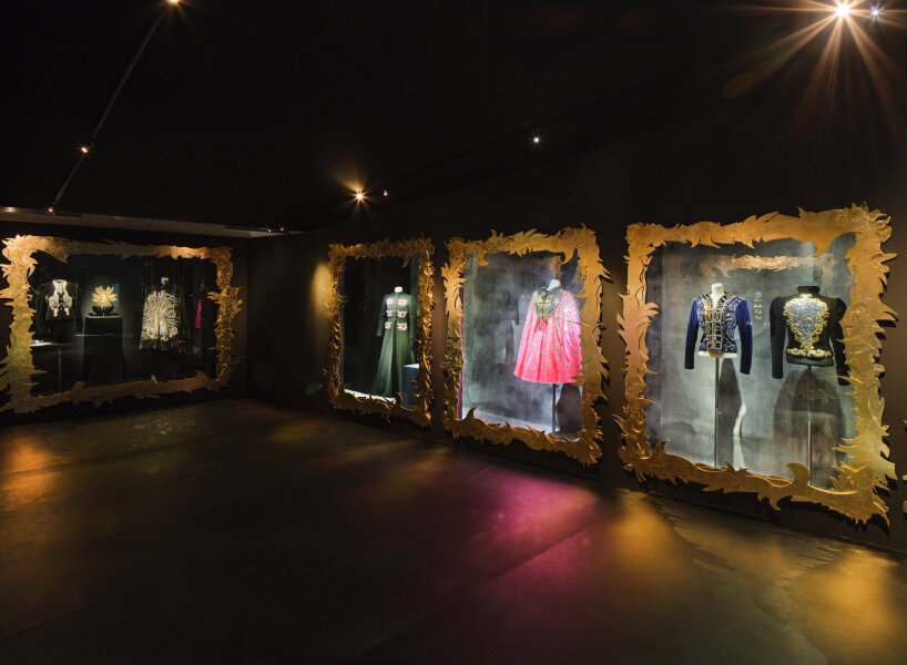 ‘the surreal world of elsa schiaparelli’ exhibits the italian couturière’s 520 works in paris