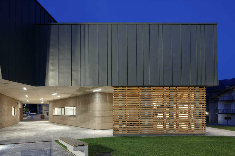 the energy saving building envelope is made of RHEINZINK titanium zinc