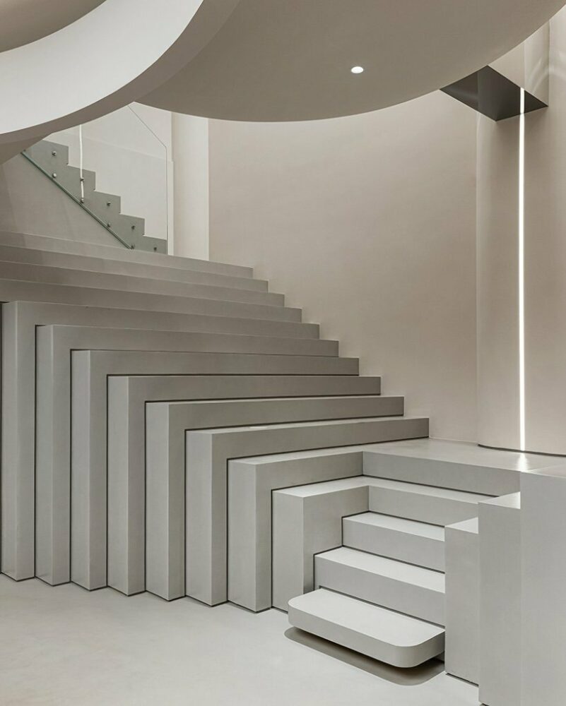 with rigorous proportions and simple geometric shapes, the stairs are enlarged step by step