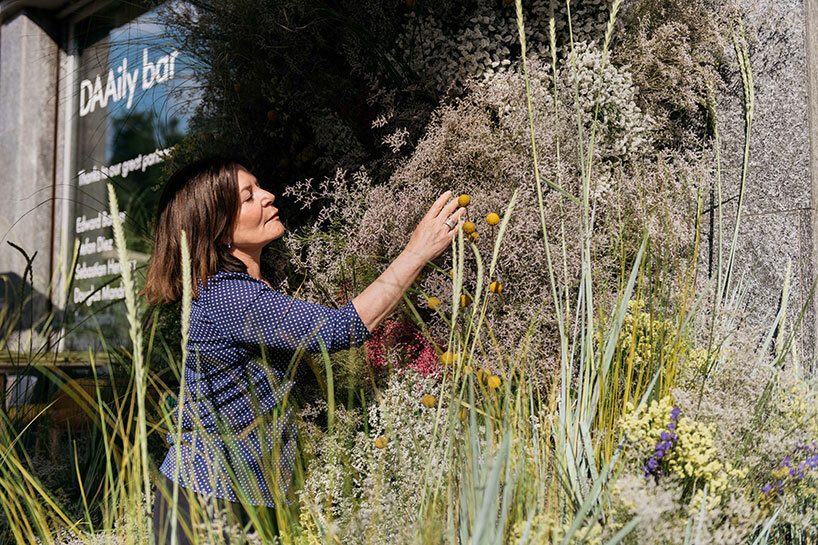 floral installation by ritz paris’ lady of flowers, anne vitchen, invades DAAily Bar