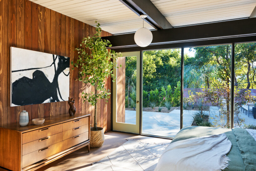 ray kappe weaves redwood, masonry, & glass into his first single-family house in california