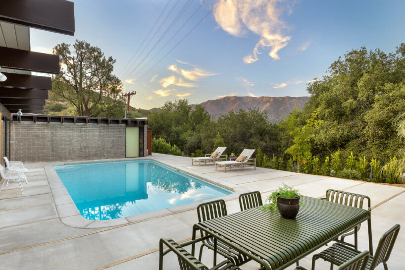 ray kappe weaves redwood, masonry, & glass into his first single-family house in california