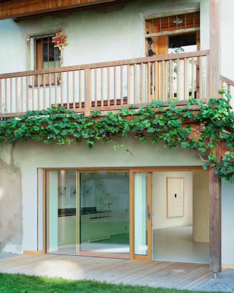 messner architects’ restored ‘20/A’ doubles as a home and art studio for hannes egger in italy