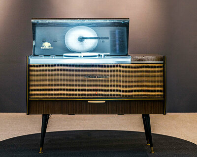 panasonic's FUTURE LIFE FACTORY retrofits 1960s stereo system for the digital age