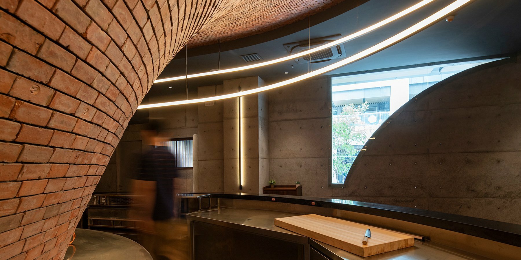 yakitori-restaurant-china-brick-concrete-interior-engulfs-biger-club-design-designboom-5