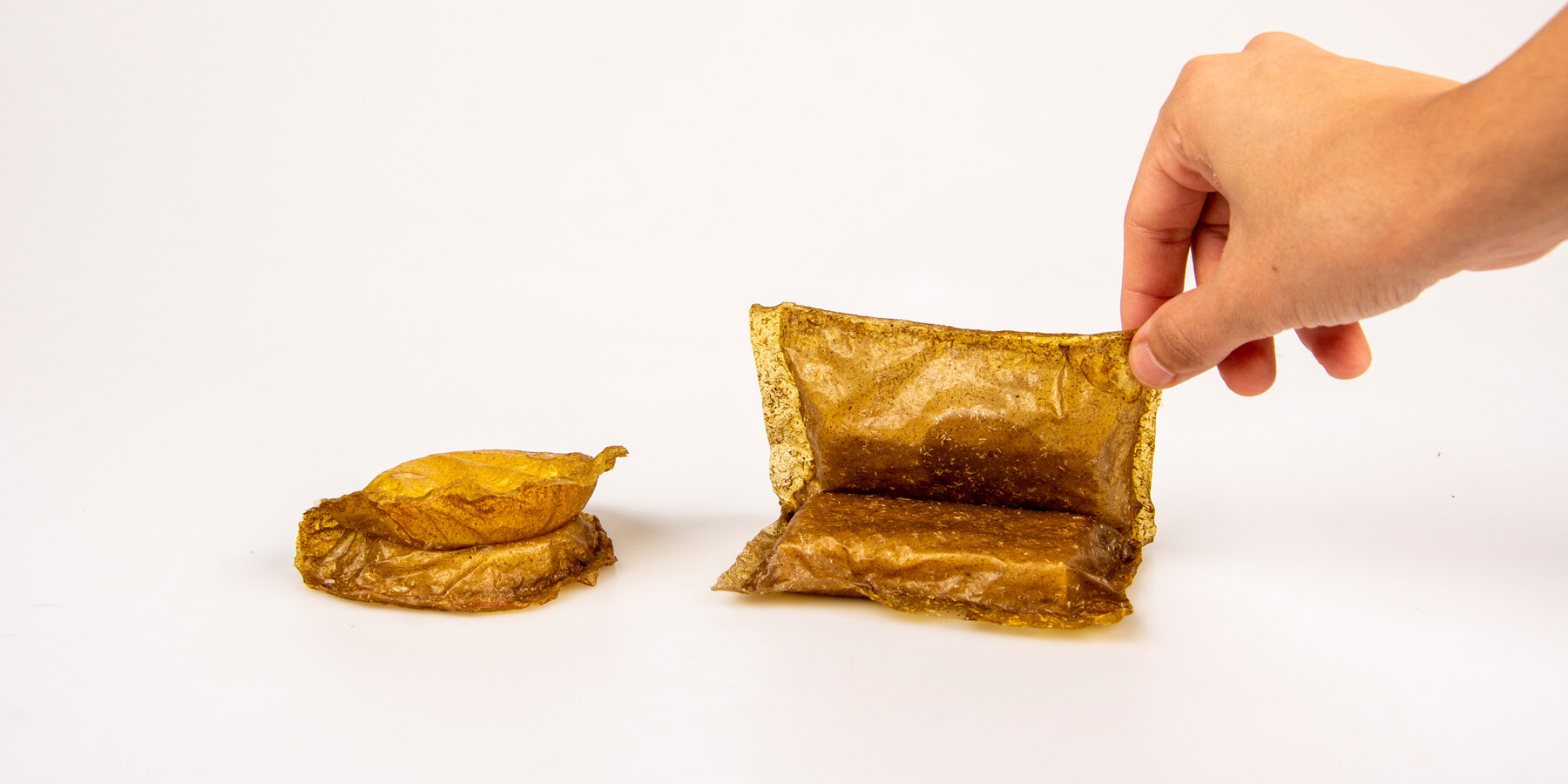alara-ertenü-water-resistant-packioli-bio-wraps-made-artichoke-peapod-packaging-soaps-designboom-01