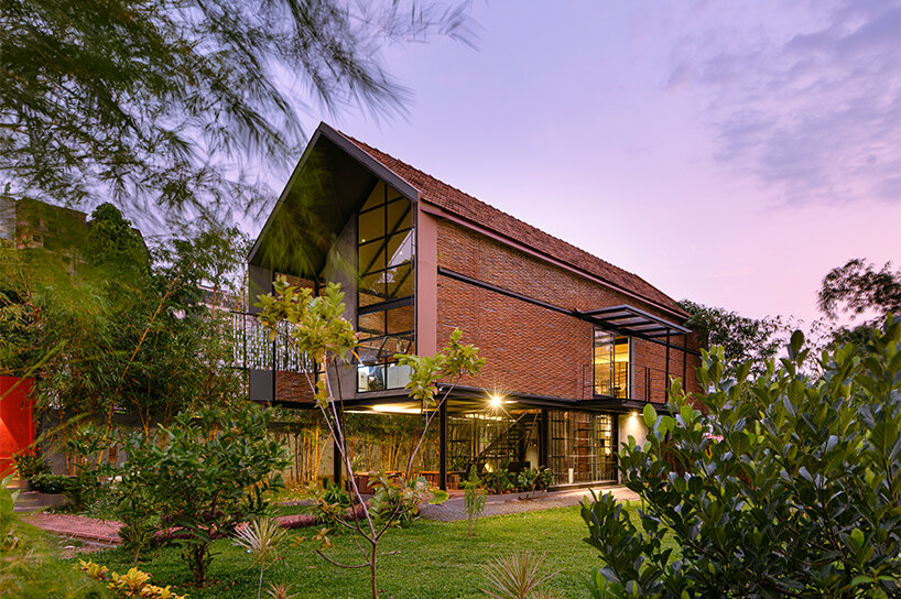 surrounding nature encircle the residence
