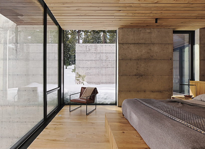 olson kundig’s analog house weaves between its wooded california site