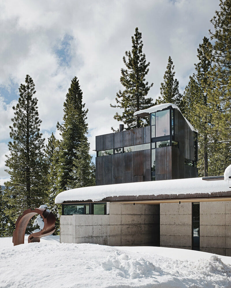 olson kundig’s analog house weaves between its wooded california site