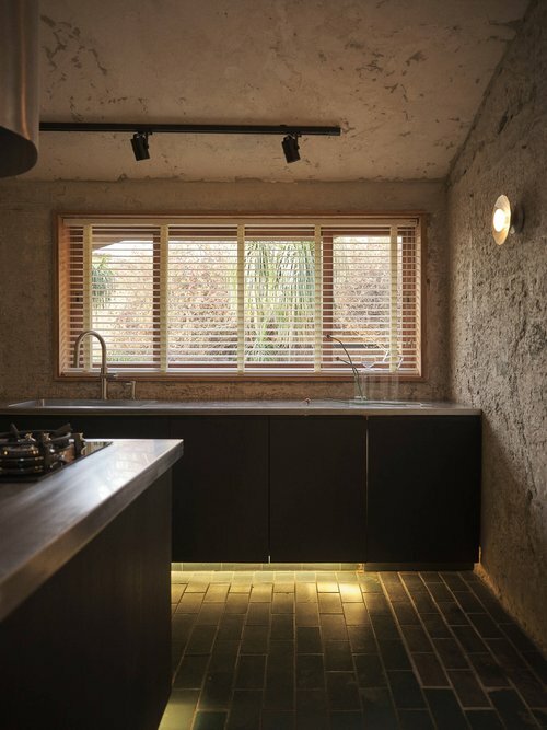 this peruvian home by augusta pastor and santiago roose weaves oases + sculptural fauna micro-ecosystems in tranquil garden