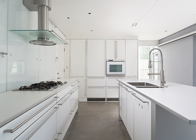 step inside the ‘tectonic house,’ first residential project in the US by coop himmelb(l)au