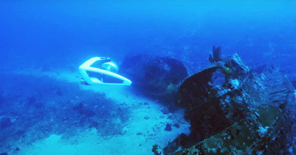 submersible-u-boat-worx-nemo-brings-riders-330-feet-below-the-sea