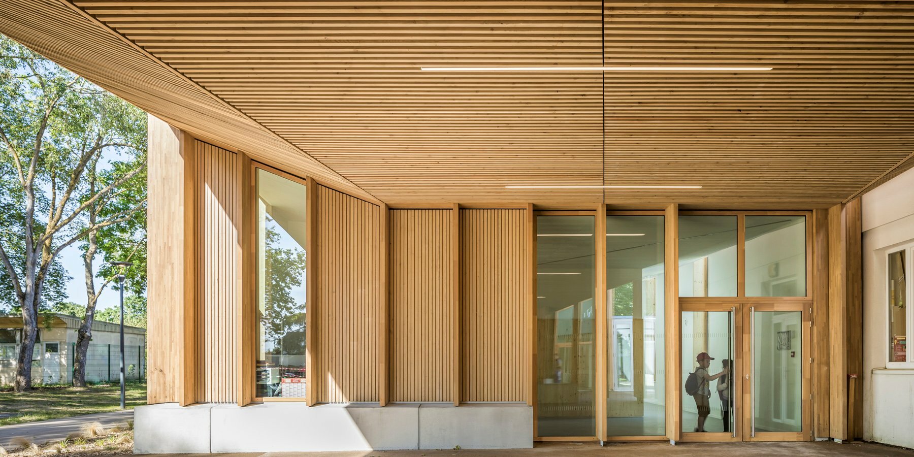 grandes-terres-primary-school-designboom-1800-3