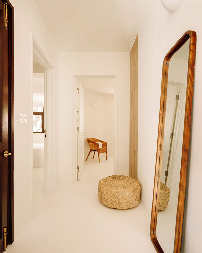 nuno nascimento balances minimalism and warmth with its ‘casa da açoteia’