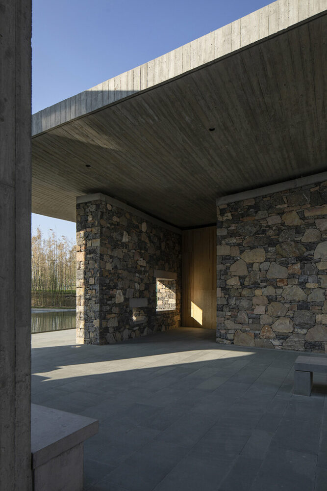 entrance to multifunctional room | image © Jin Weiqi 