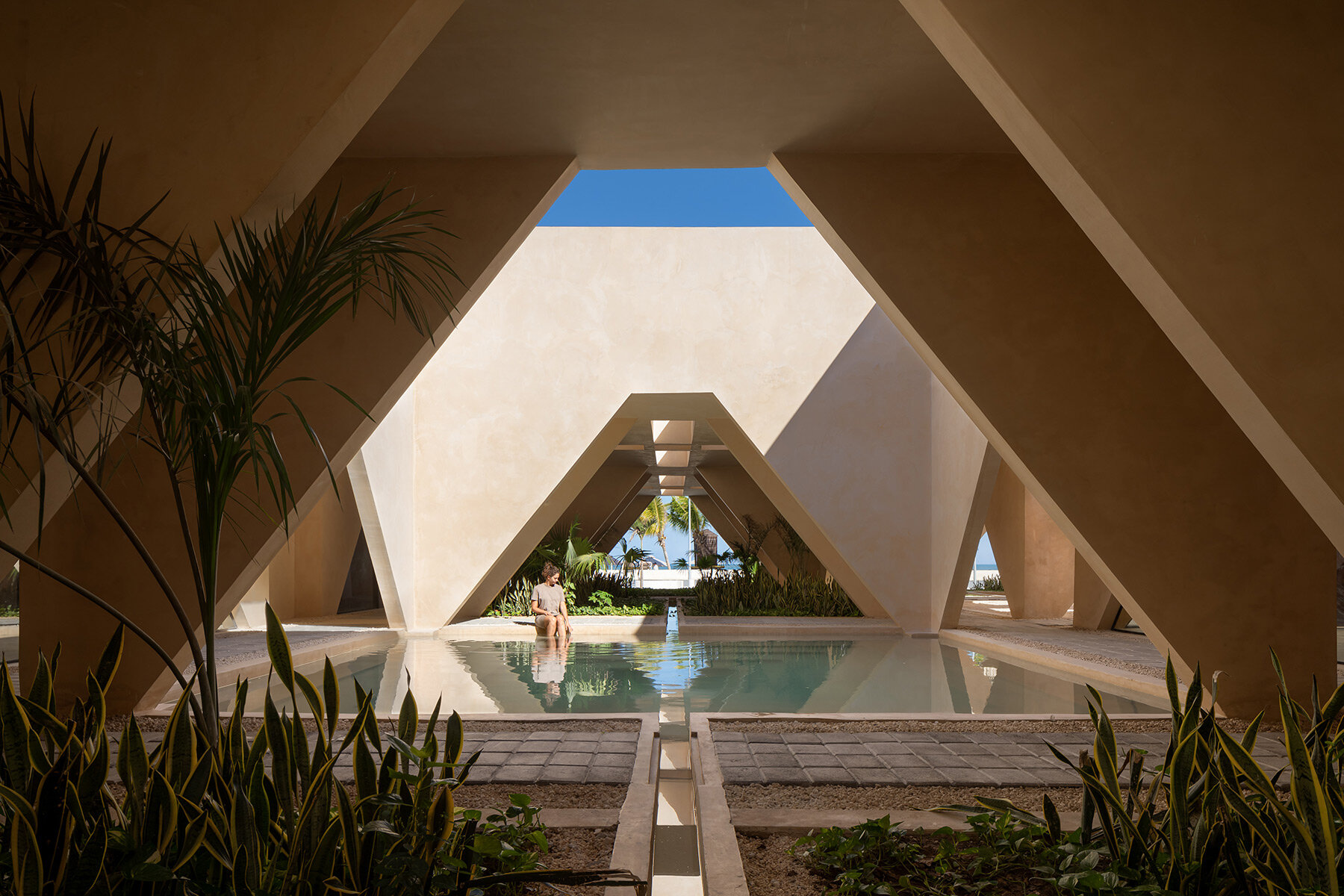 progreso-museum-geology-estudio-mmx-designboom-full