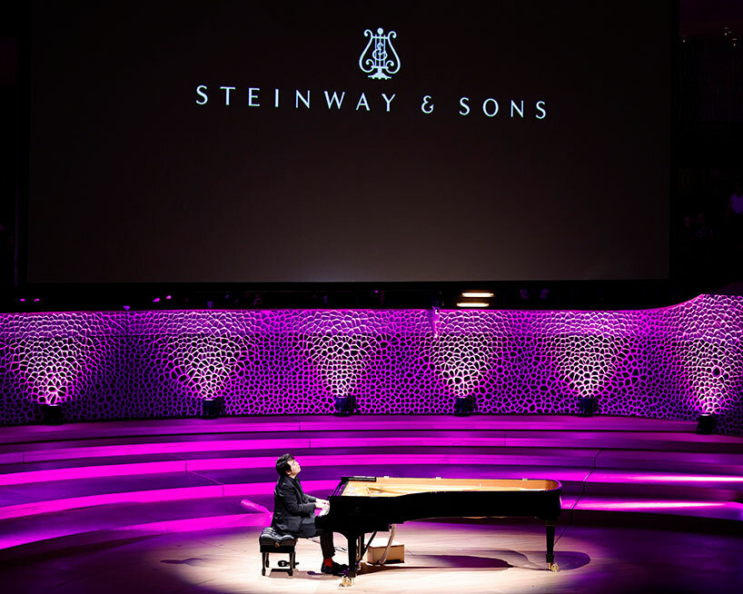 designboom attends 'live' concert in elbphilharmonie capturing steinway & sons' innovative tech