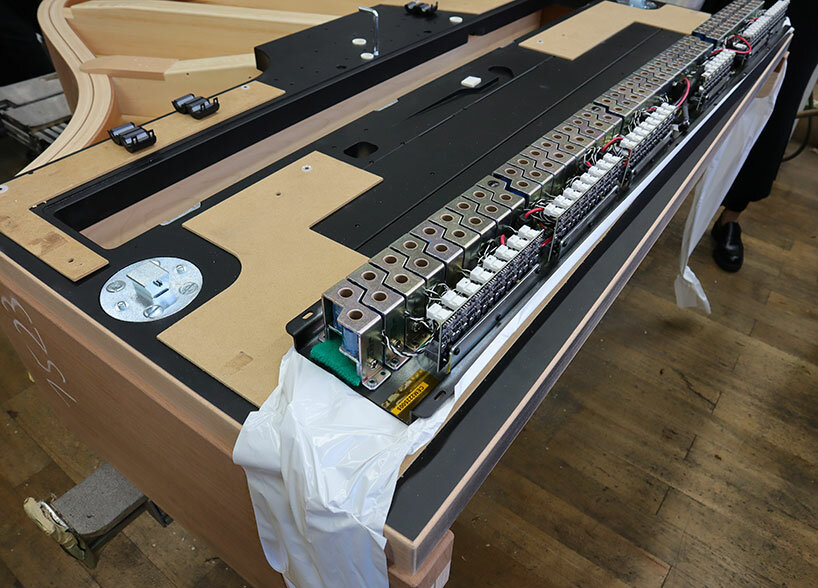 designboom attends 'live' concert in elbphilharmonie capturing steinway & sons' innovative tech