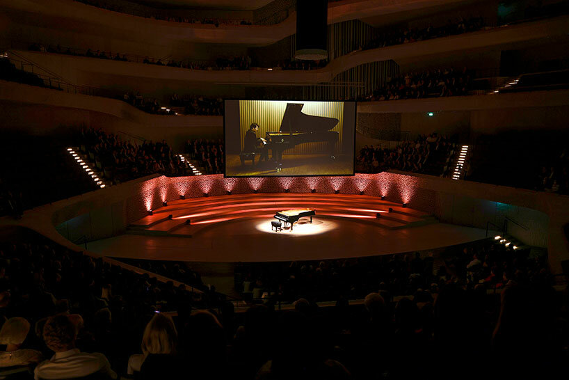 designboom attends 'live' concert in elbphilharmonie capturing steinway & sons' innovative tech