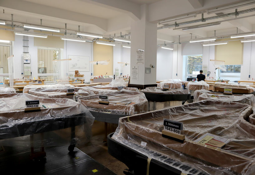 designboom attends 'live' concert in elbphilharmonie capturing steinway & sons' innovative tech