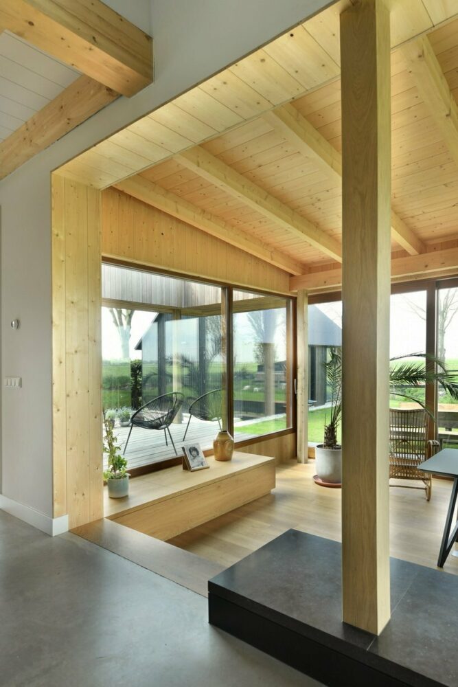 the fluid ground floor layout serves various functions