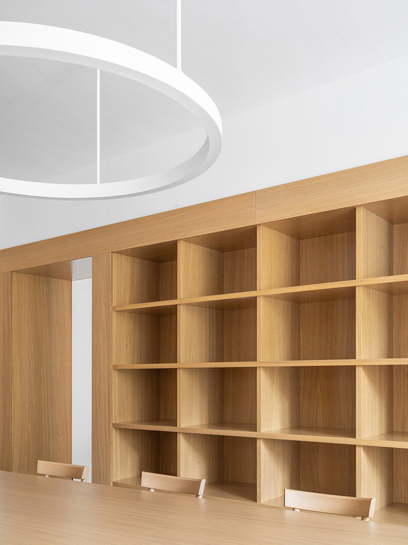 carlana mezzalira pentimalli’s new brixen public library in italy pairs history with modernity - 12