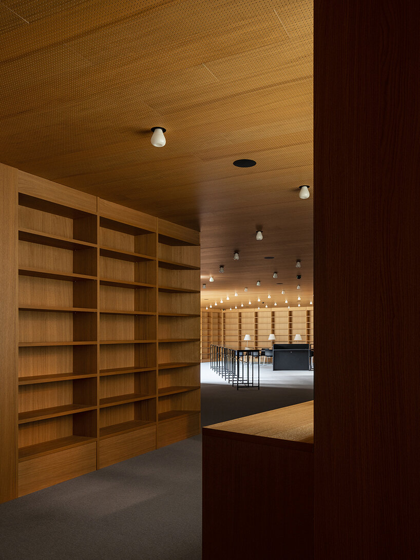 carlana mezzalira pentimalli’s new brixen public library in italy pairs history with modernity - 14