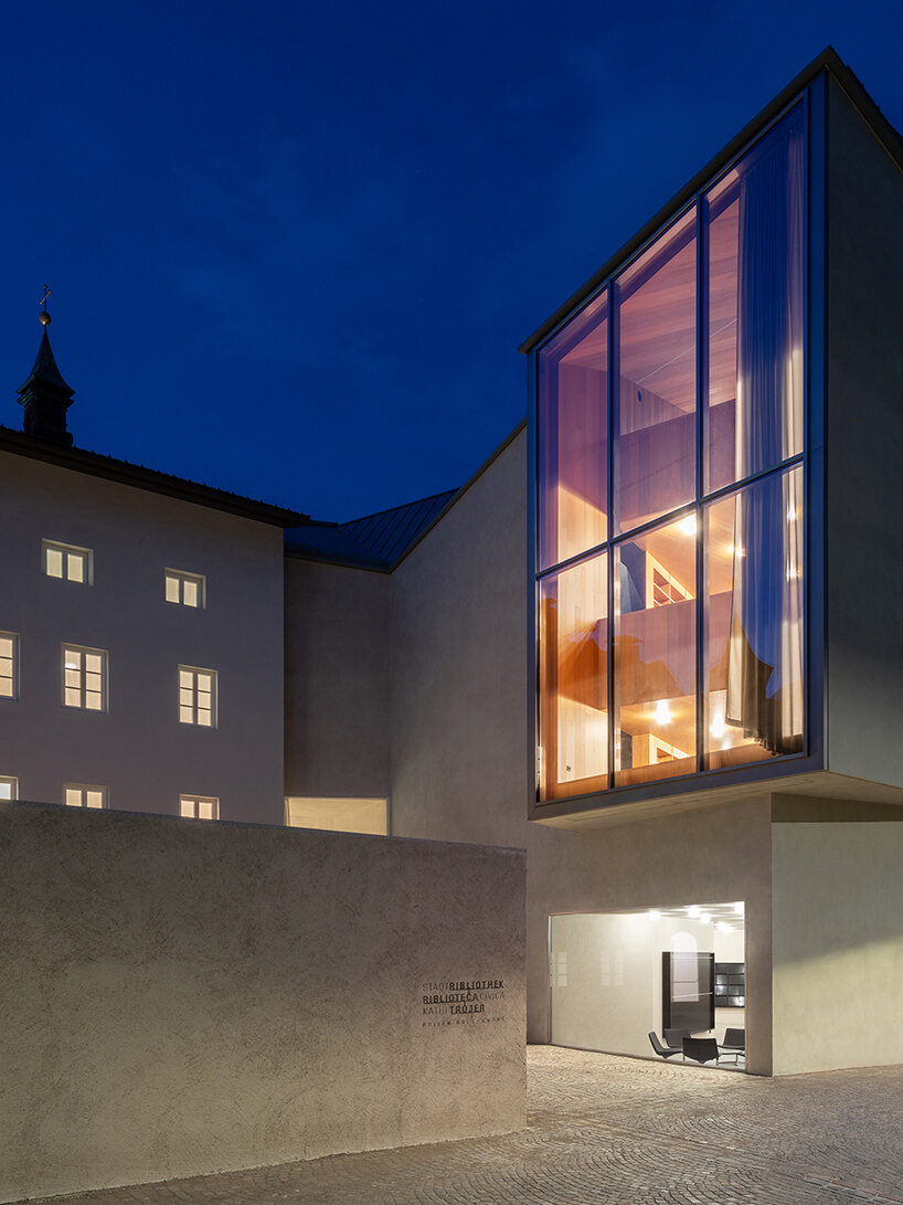 carlana mezzalira pentimalli’s new brixen public library in italy pairs history with modernity - 17