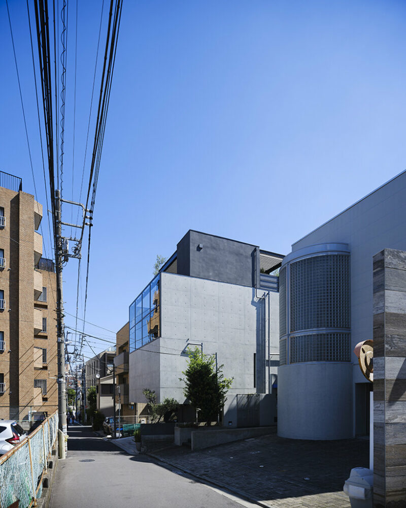 apollo architects brings visual + spatial duality to 'ESPRIT' in tokyo