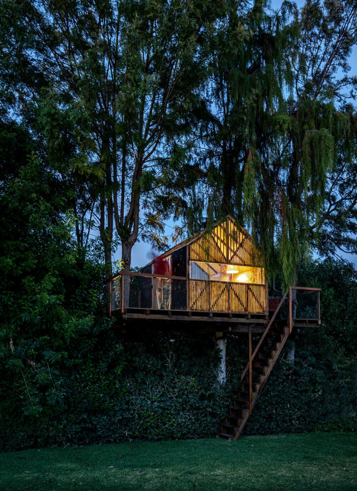 the shelter smoothly disappears into its setting