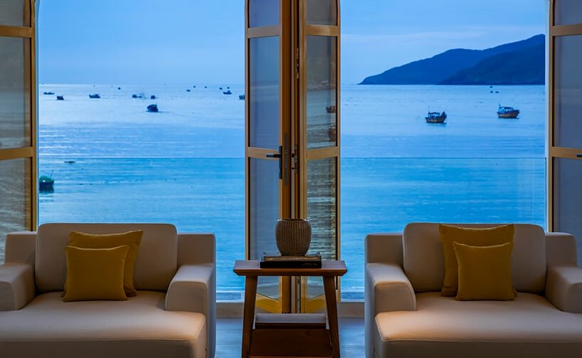 guests can enjoy the calm ambiance of the common space and the pleasant views of the sea