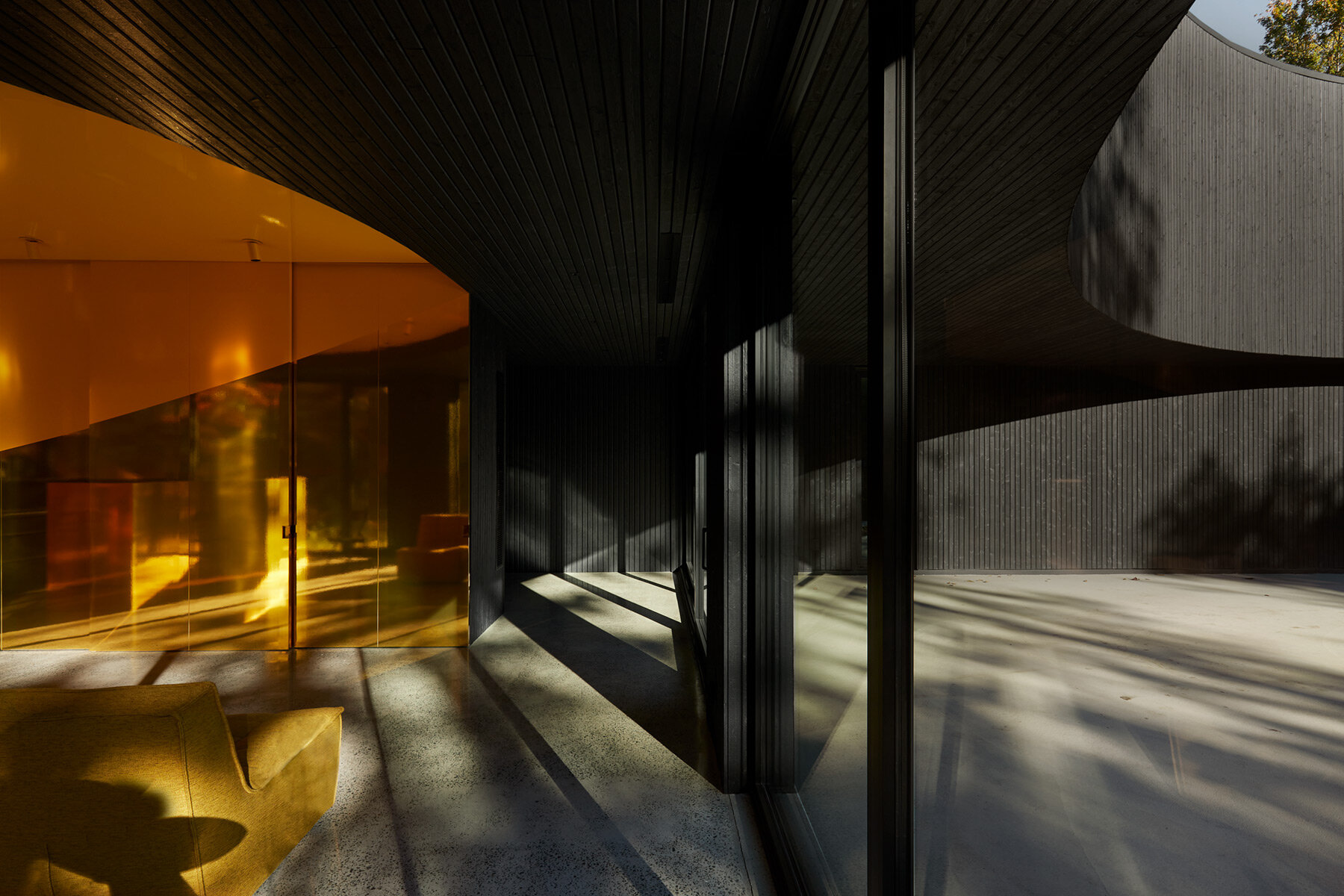 studio-jean-verville-architectes-MEV-cabin-montreal-canada-designboom-06a