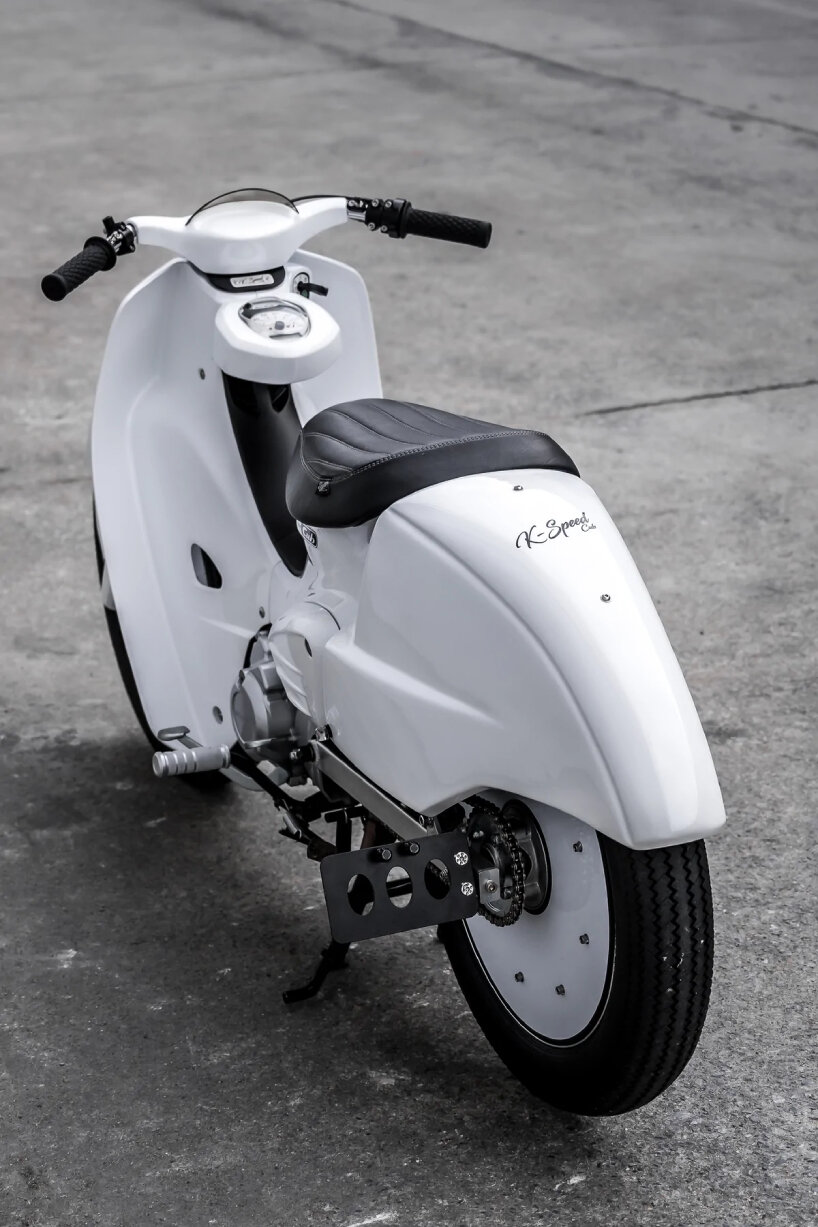 fly pegefinger prinsesse K-SPEED's custom honda cub 'COMBAT' revs with large hooded tires and  rotating exhaust
