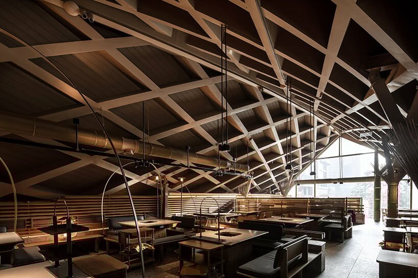 timber beams form a crossing pattern | image ©xf photography