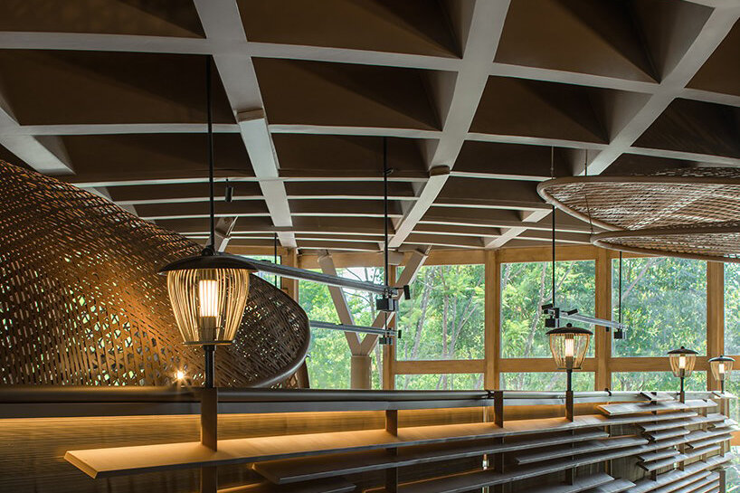 the linear patterns of the timber interior | image ©chuan he