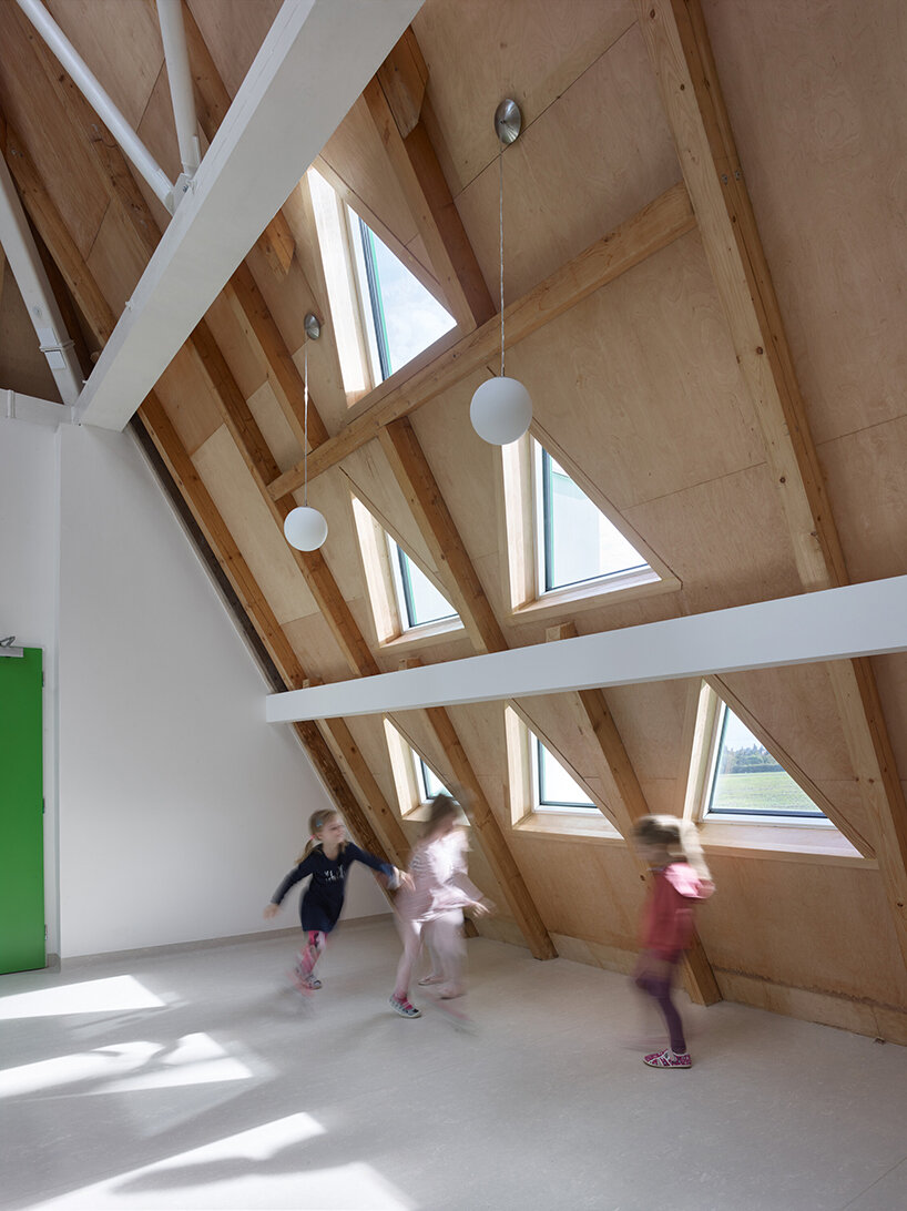 protruding, colored 'sheds' envelop architektura's kindergarten design in czechia - 8